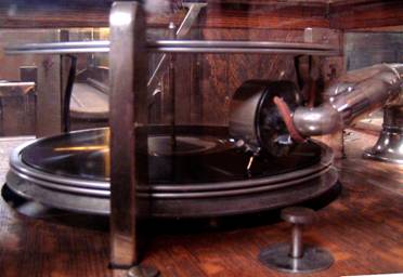 1924: The First Drop Changer and Pioneer of the Jukebox Industry 